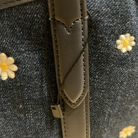 KATE SPADE NEW YORK Slide Daisy Tote - Picture 8 of 17